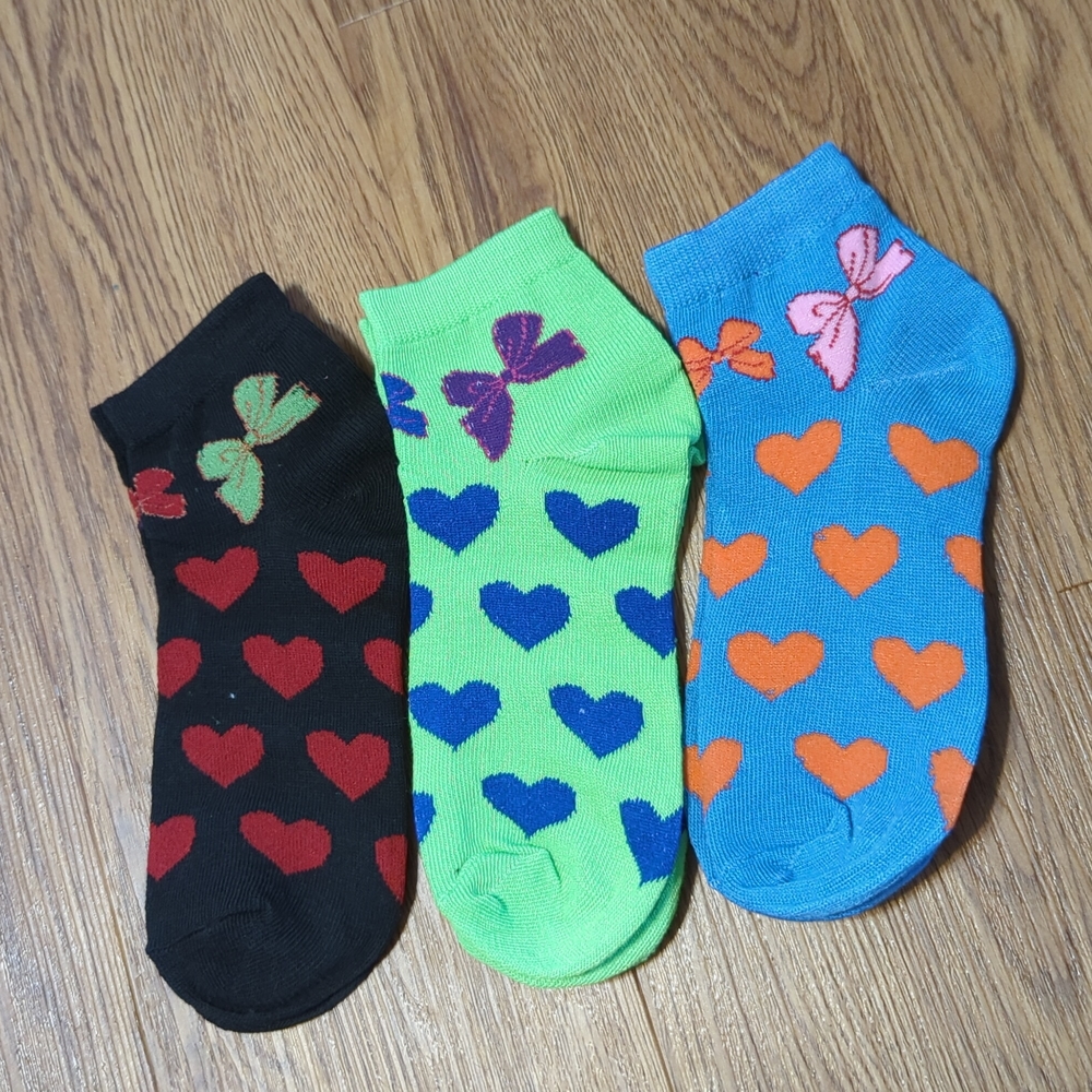 B2G1 TS 3 Pairs Kiss Ankle Socks